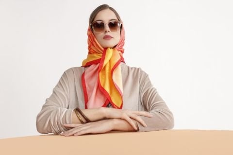 Kalp temalı Saf İpek Kare Eşarp  Gül kırmızısı Altın sarısı  90X90cm